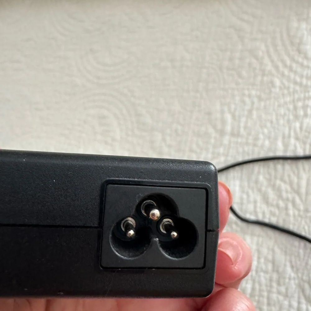 Sony AC Adapter 19.5V 🦋